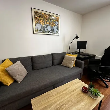 Cozy Parisian Flat In 11th Arr باريس