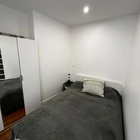 Cozy Parisian Flat In 11th Arr *
